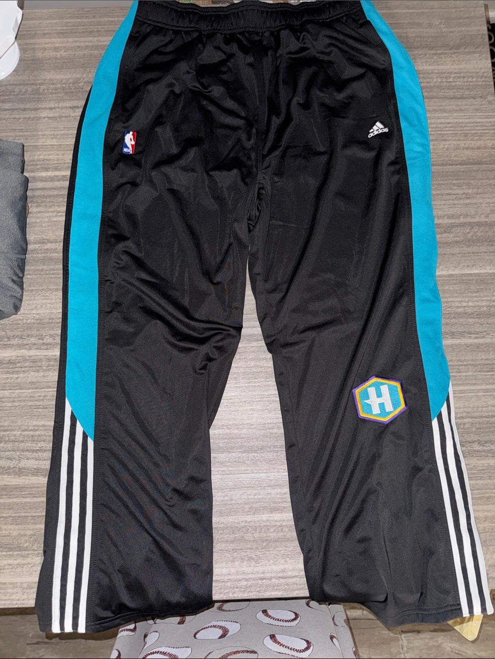 Y2K Vintage Adidas New Orleans Hornets tear away NBA athletic pants